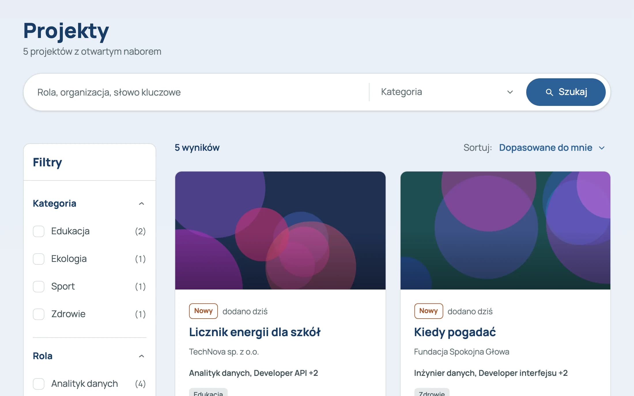 Katalog projektów: lista naborów z organizacją, rolami, zaangażowaniem i wolnymi miejscami